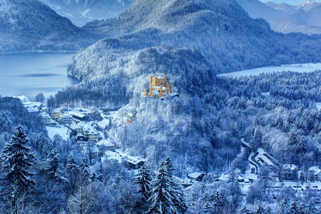 Vue sur la vallée et le château de Hohenschwangau