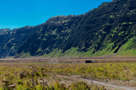 Jeep verde en el volcán Bromo