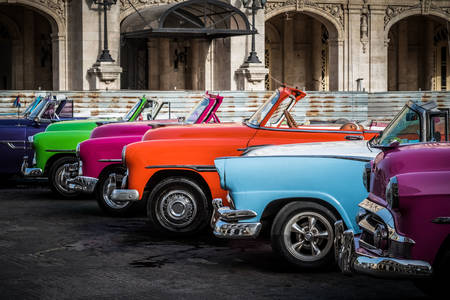 Vícebarevné retro kabriolety