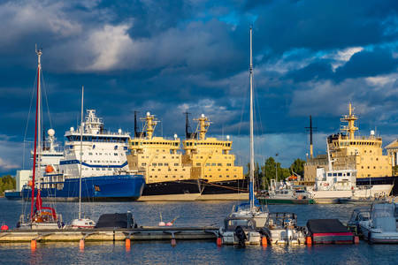 Круизни кораби в пристанището на Хелзинки