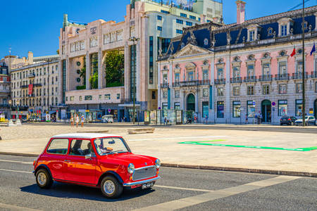 Retro samochód na ulicach Lizbony