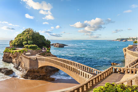 Pont vers l'île à Biarritz