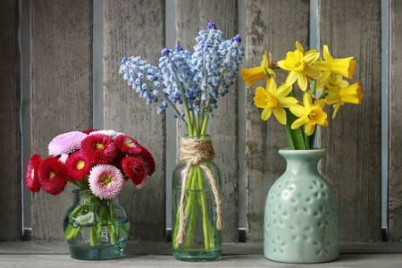 Bouquets dans des vases