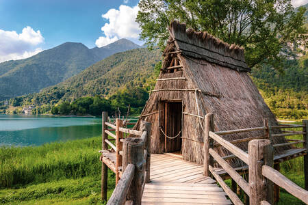 Muzeul locuințelor pe piloni de pe Lacul Ledro