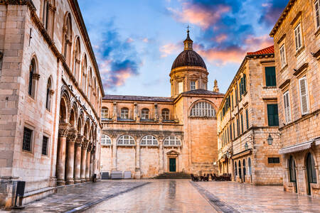 Pogled na Katedralu Velike Gospe u Dubrovniku