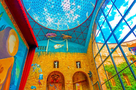 Interior del teatro-museo Dalí