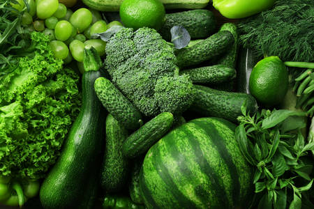 Grünes Obst, Gemüse und Kräuter