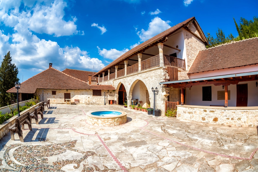 Chrysoroyatissa Manastırı, Kıbrıs