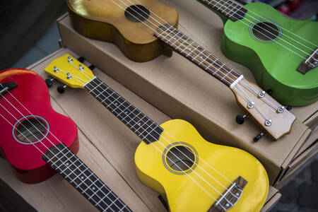 Gitary rôznych farieb