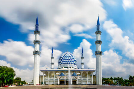 Sultan Salahuddin Abdul Aziz Mosque in Shah Alam