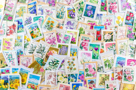 Sammlung von Briefmarken mit Blumen