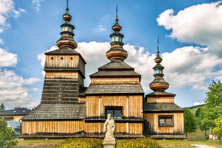 L'église des Saints Côme et Damien à Krempna