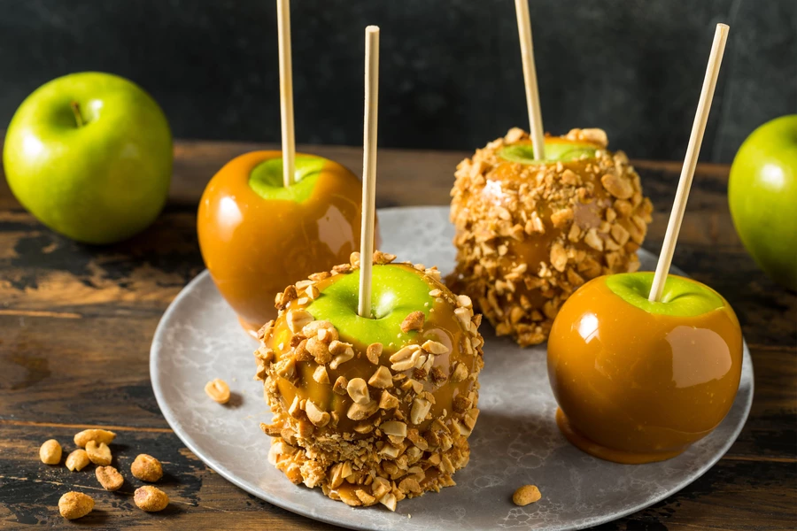 Caramel Apples with Peanuts