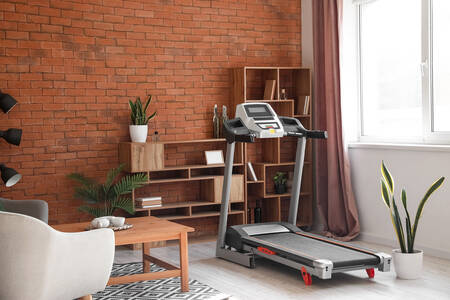 Salon avec un tapis de course