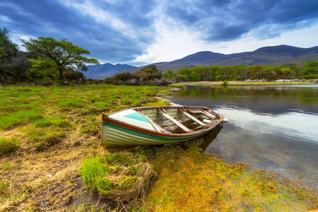 Barcă pe lacul Killarney