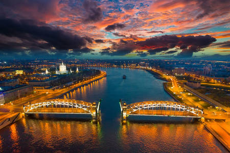Pohľad na večerný Petrohrad