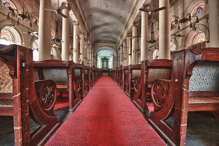 Interior de la Catedral de San Jorge en Chennai