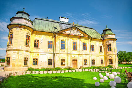 Palats-gods i byn Hronsek