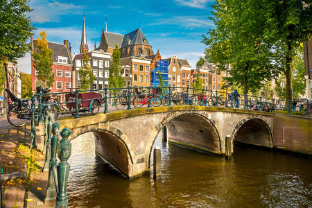 Brücke über den Amsterdamer Kanal