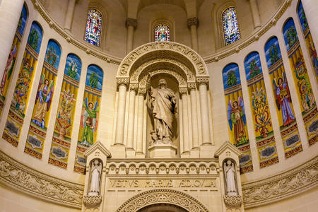 Интериорът на базиликата на Дева Мария Та'Пину