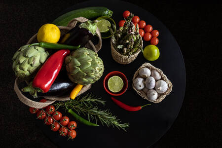 Vegetables on a black round table