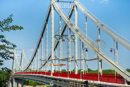 Ponte pedonal na cidade de Kiev