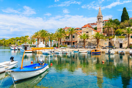 Fishing boats in the village of Splitska