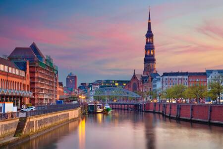 Hamburg-Speicherstadt tijdens een prachtige zonsondergang