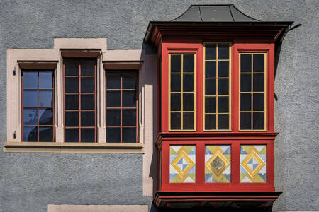 Ahşap bir balkona bakış