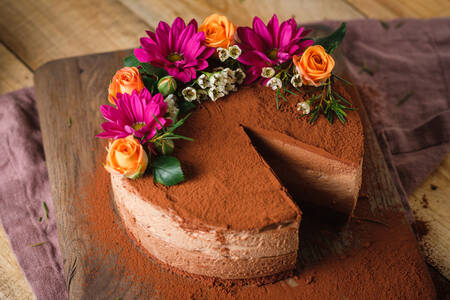 Chocolate cheesecake with flowers