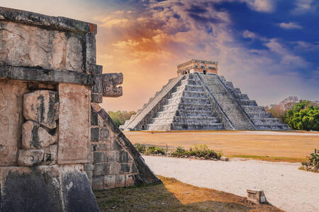 Chichén Itzá-pyramiden, El Castillo