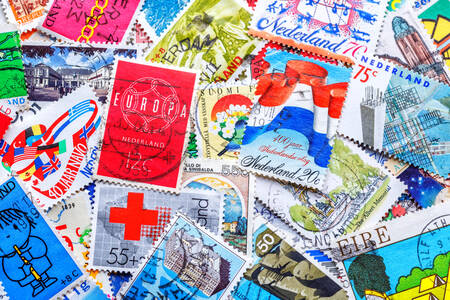 Timbres colorés de différents pays