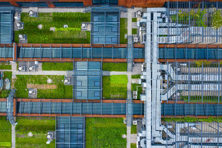 Изглед отгоре на индустриални сгради