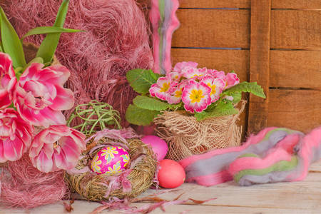 Великденски яйца и цветя