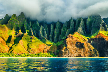 Küstenansicht von Na Pali, Hawaii
