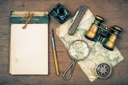 Kompas, mapa a ďalekohľad