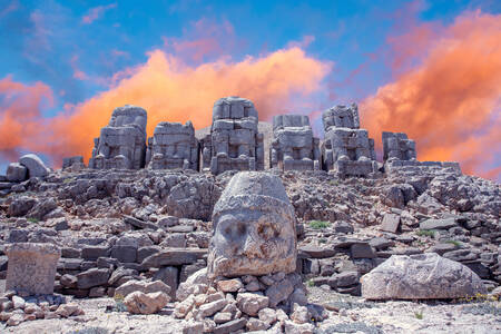 Esculturas de piedra en el monte Nemrut-Dag