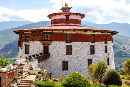 Nemzeti Múzeum épülete Paro Dzong felett