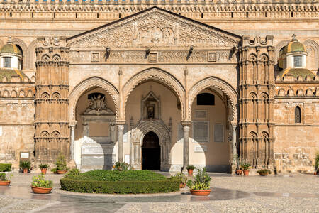 Gevel van de kathedraal van Palermo
