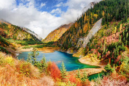 Jezioro w parku Jiuzhaigou