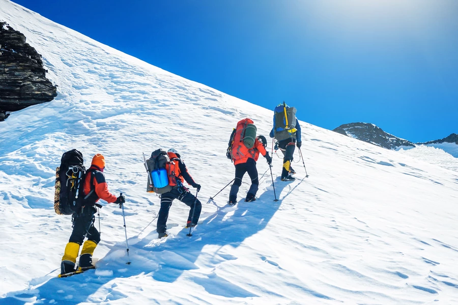 Un grup de alpiniști
