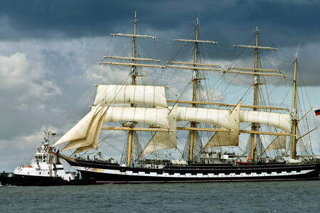 Sailing ship