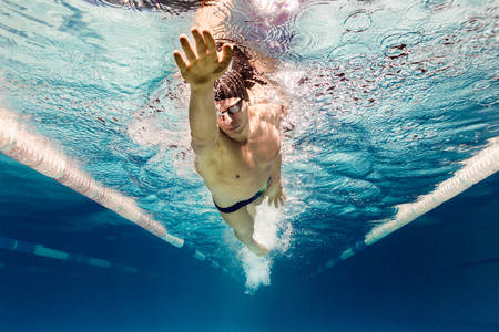 Plavecká fotografia pod vodou
