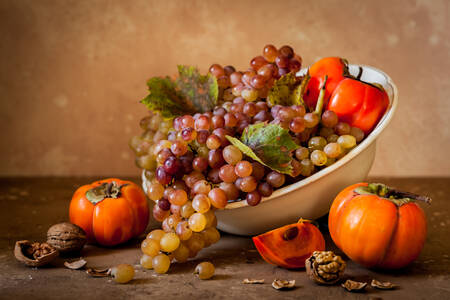 Grapes and persimmon