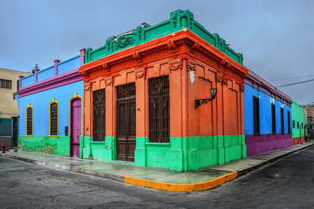 Callao şehrinde renkli evler