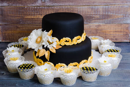 Gâteau noir et cupcakes