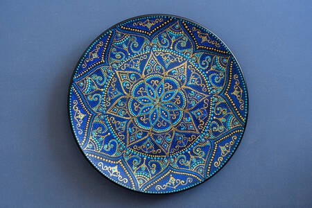 Decorative ceramic plate