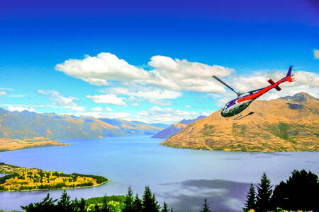 Helicóptero sobre o Lago Wakatipu