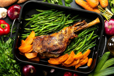 Пържено агнешко с зеленчуци