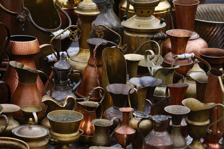 Jarrones de latón y cobre